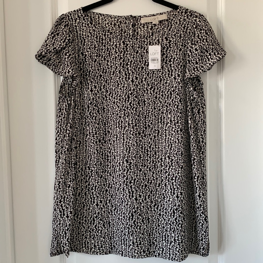 NWT LOFT Black/White Tulip Short Sleeves Button-Back Print Blouse Size Small